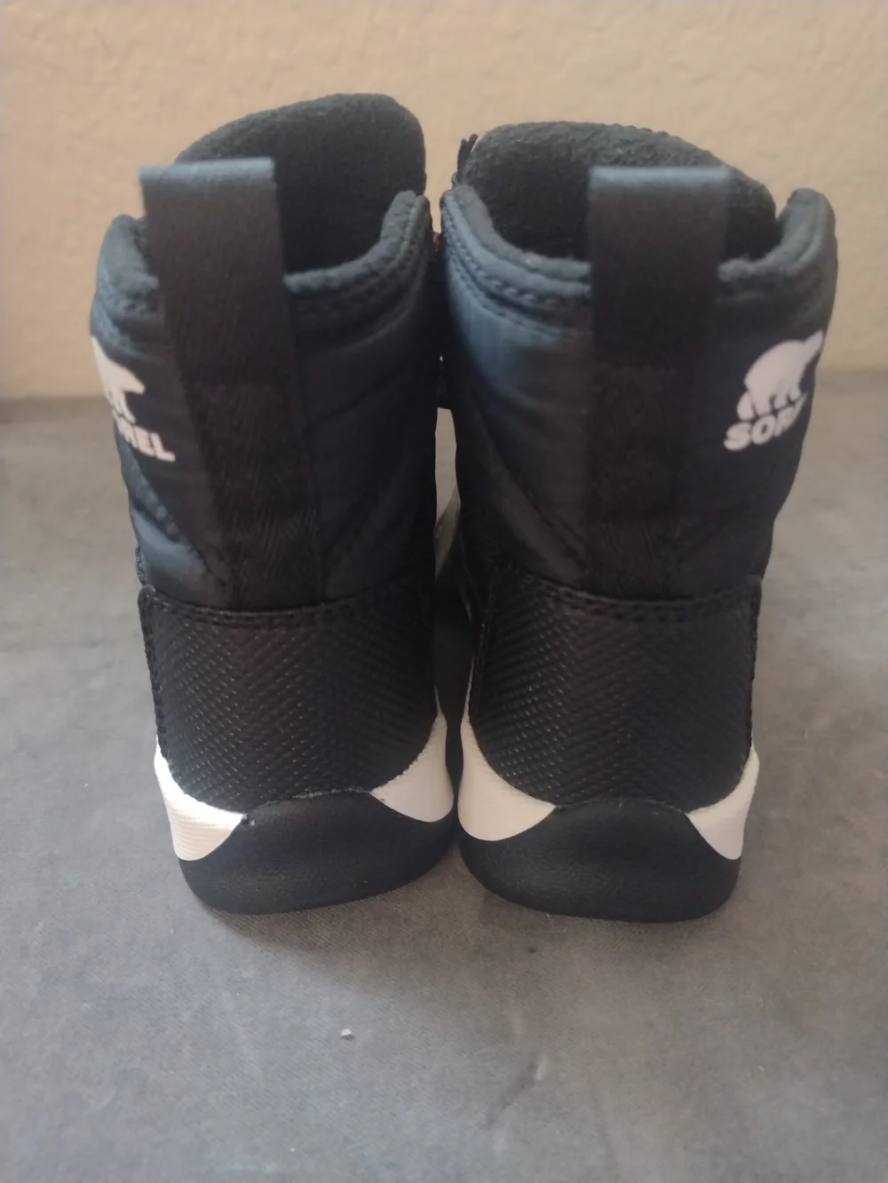 Sorel Children's Size 8 Whitney II Short Lace Black Red Boots Waterproof
